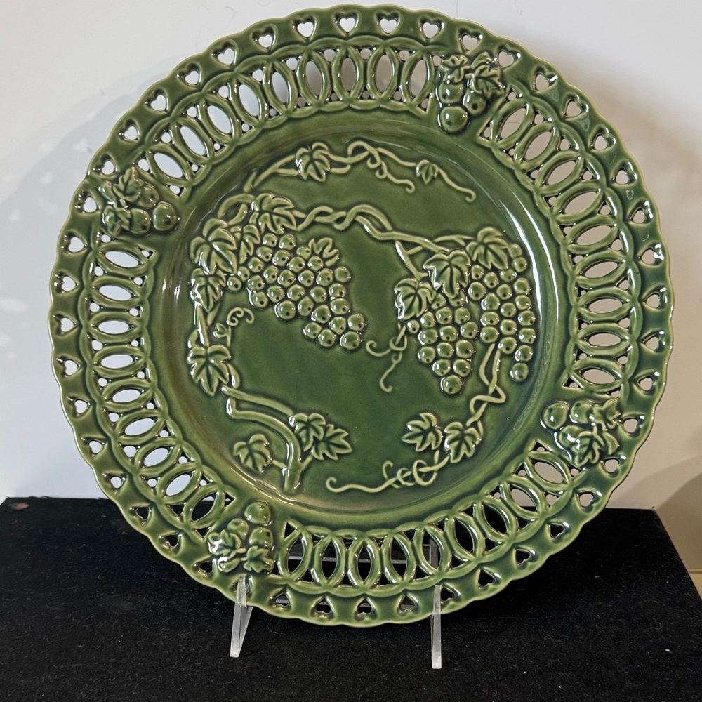 Hosley Potteries-Green Decorative Plate with Grape Design